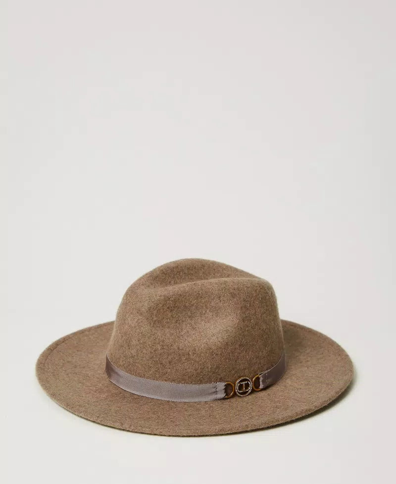 Wool cloth hat with Oval T