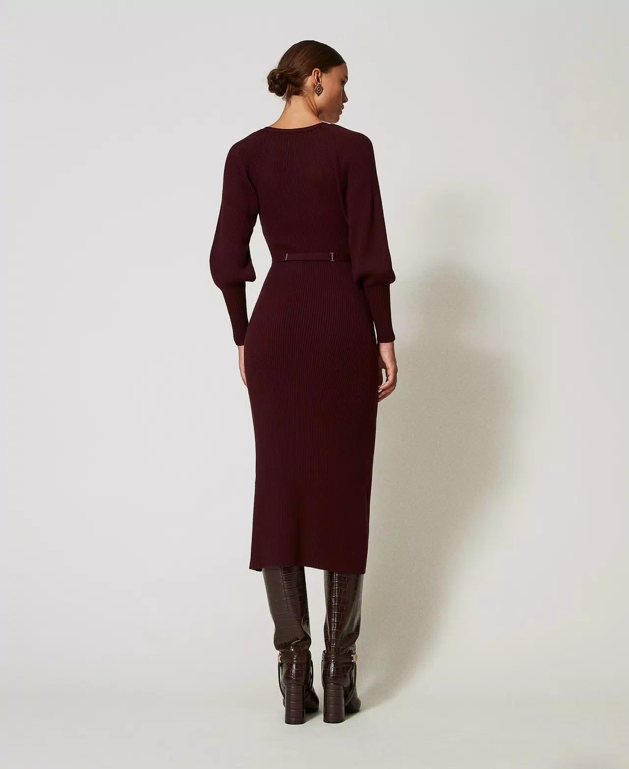 Long burgundy dress with belt