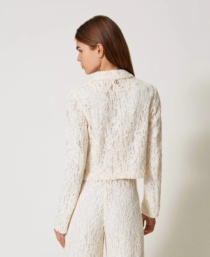 Boxy blazer in floral lace